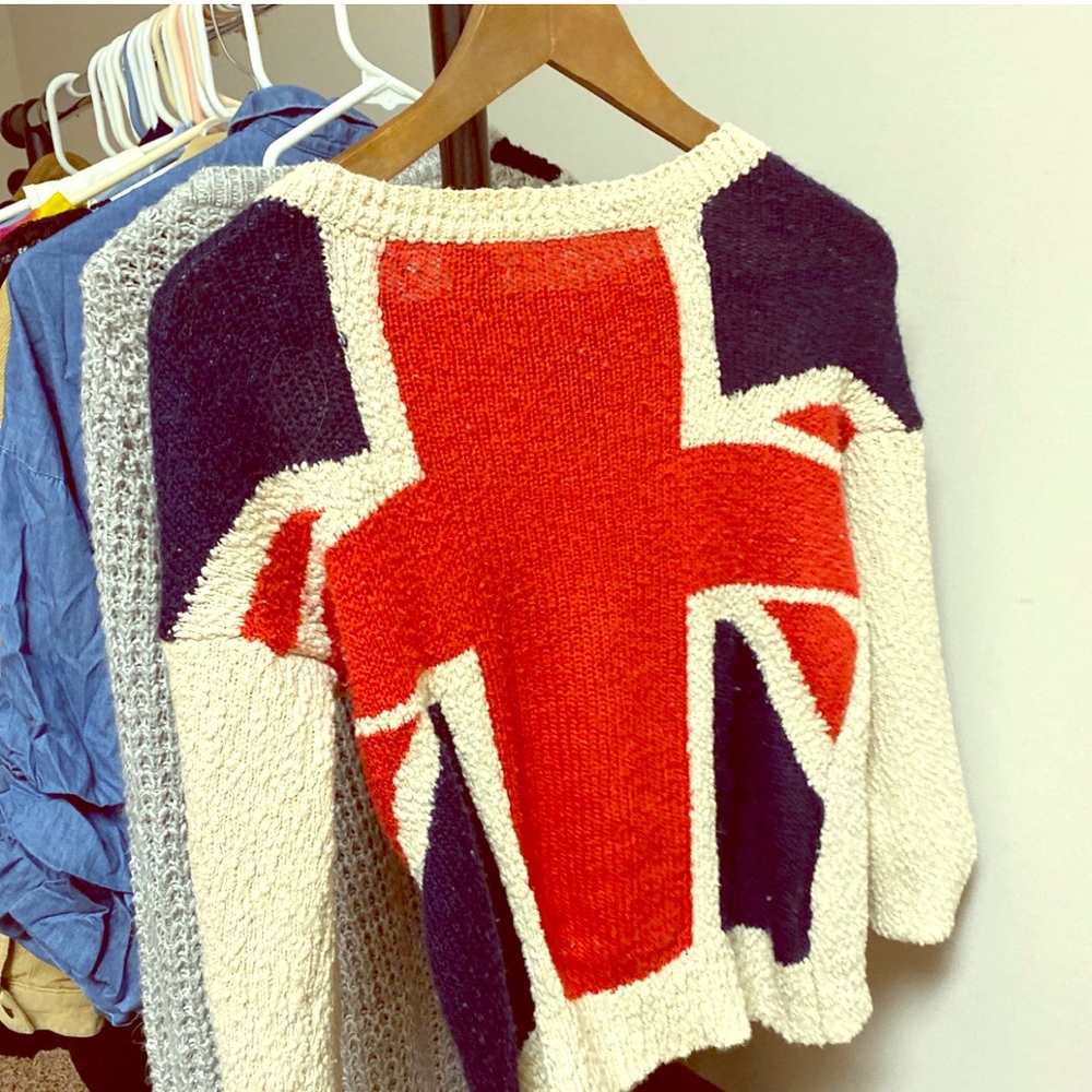 Forever 21: Vintage London Sweater - Picture 1 of 1
